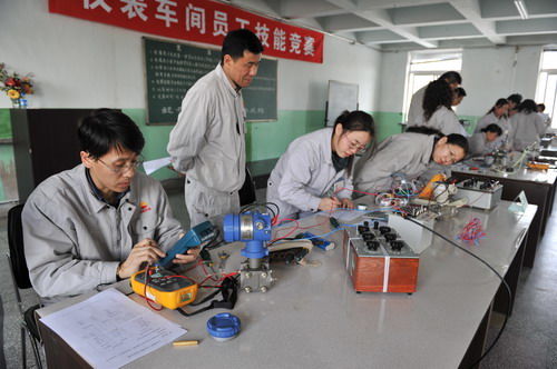 吉林石化公司有机合成厂员工培训春来早 强化安全防线保安培训先行