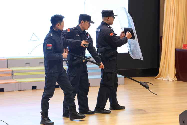 区教育局组织开展全区教育系统保安人员业务知识与技能培训